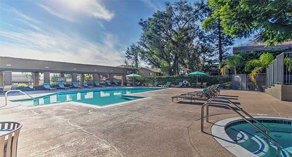 Waterstone Alta Loma Apartments Community pool