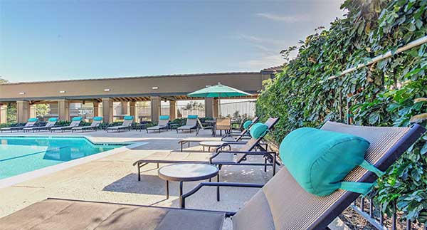 Waterstone Alta Loma Apartments Community pool