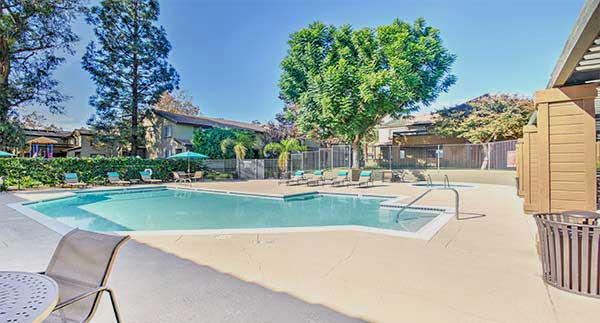 Waterstone Alta Loma Apartments Community pool